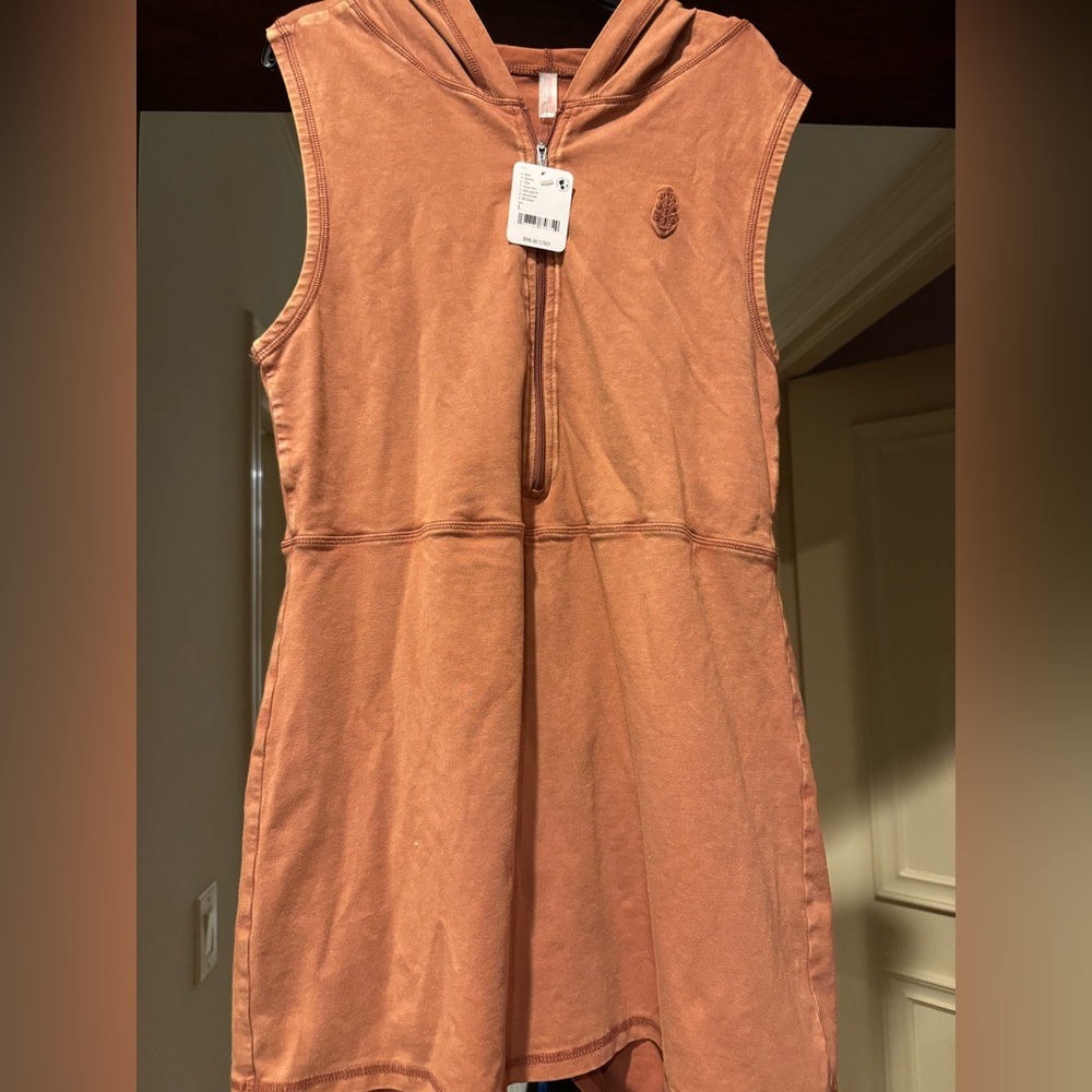 FPMOVEMENT HOT SHOT DRESS W. HOOD & BUILT IN SHORTS SOLD OUT! SUPER RARE!